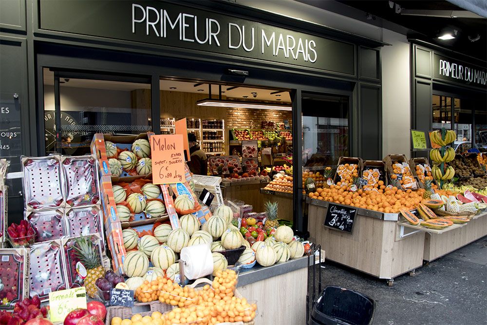 Magasin primeur avec porte automatique piétonne coulissante